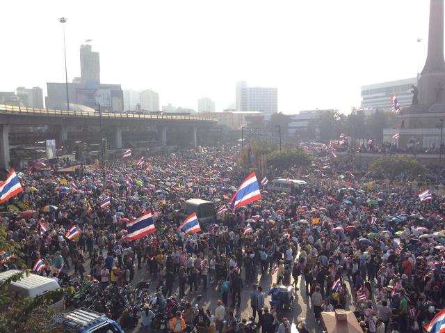 16:10 Uhr  (Victory Monument)